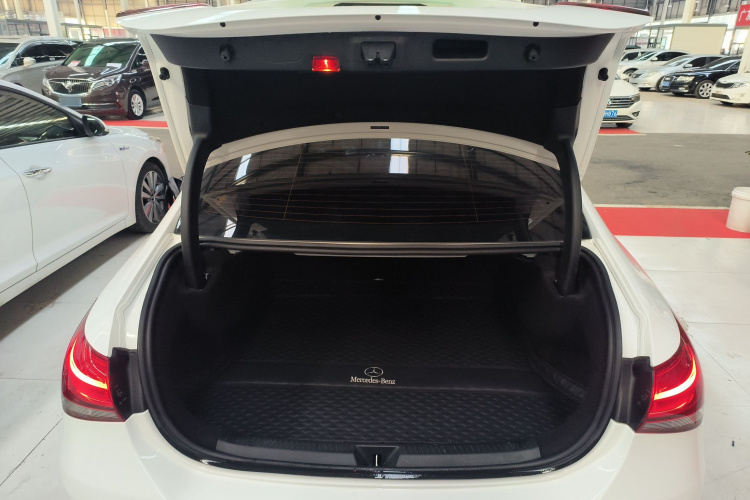 奔驰A级 2019款 A 180 L 运动轿车局部细节23