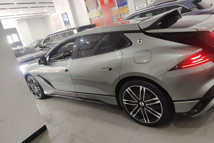 腾势Z9GT 2024款 1100四驱Ultra版车身外观4