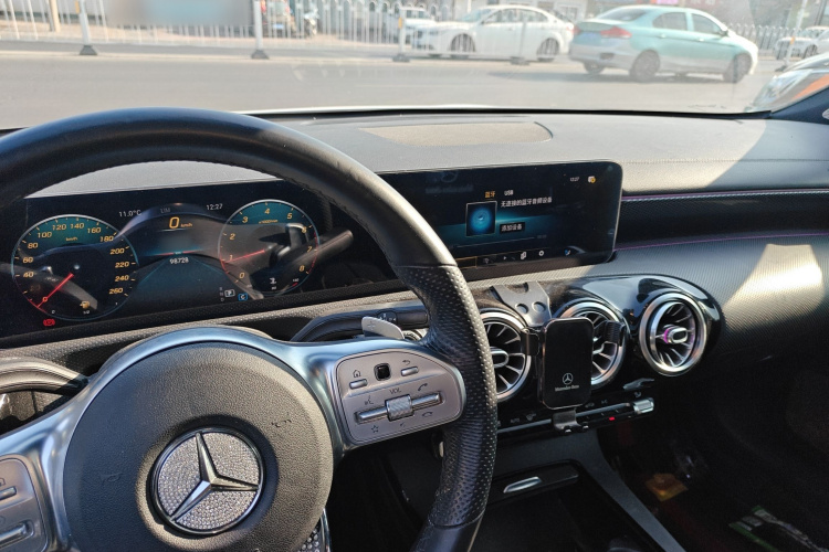 奔驰A级 2020款 A 200 L 运动轿车中控内饰12