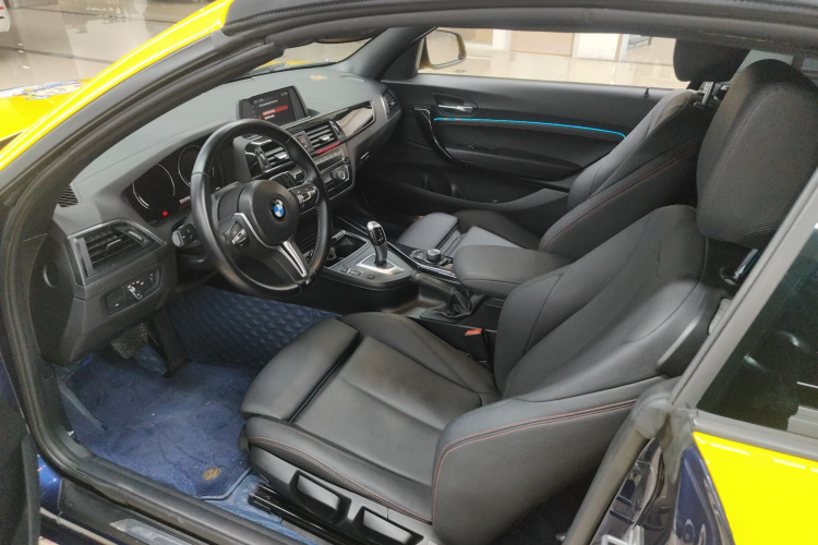 宝马2系(进口) 2018款 220i 敞篷轿跑车 运动设计套装局部细节19