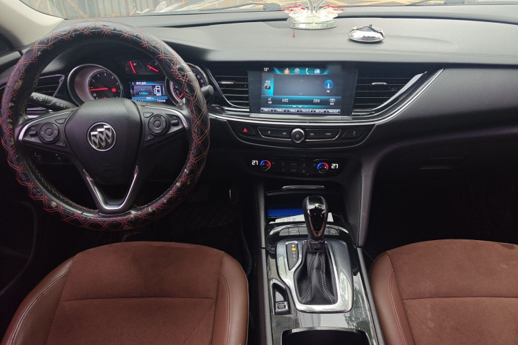 别克 君威 2017款 20T 豪华型中控内饰12