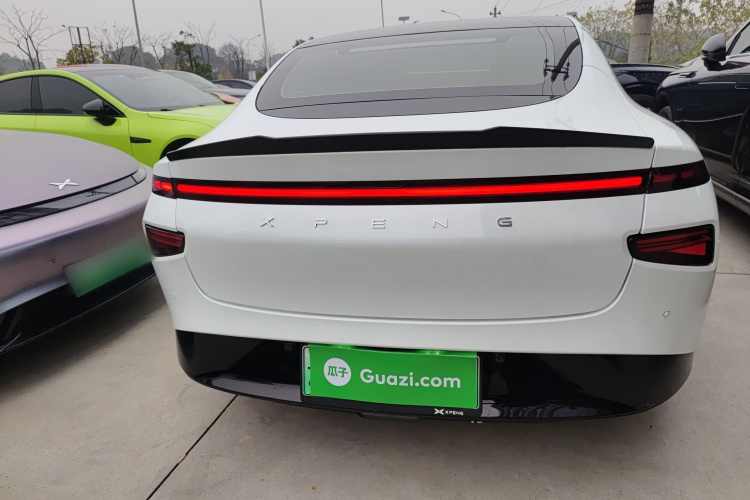 小鹏P7 2020款 670E车身外观6