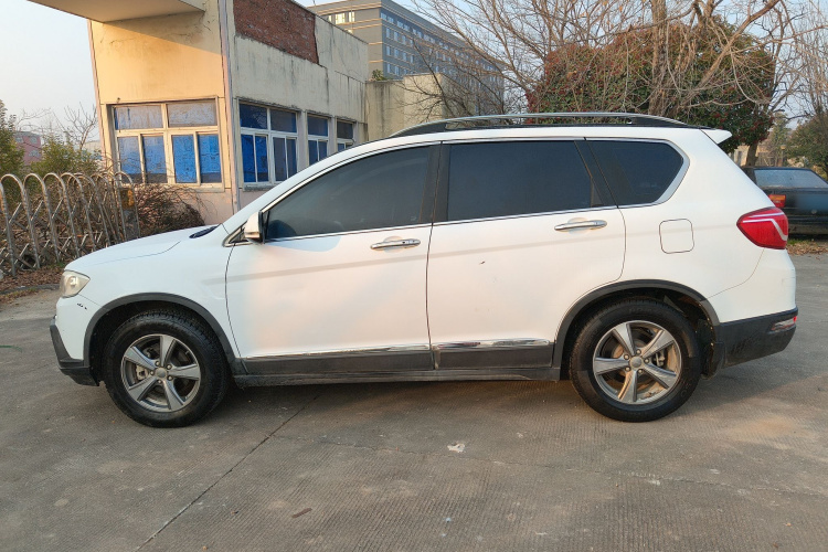 哈弗H6 2015款 改款 运动版 1.5T 手动两驱精英型车身外观4