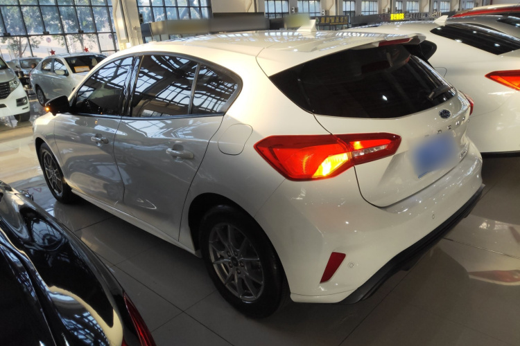 福特 福克斯 2021款 两厢 EcoBoost 180 自动锋潮型车身外观4