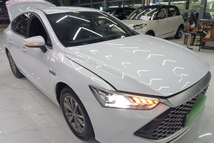 比亚迪 秦PLUS 2023款 冠军版 DM-i 55KM领先型车身外观3