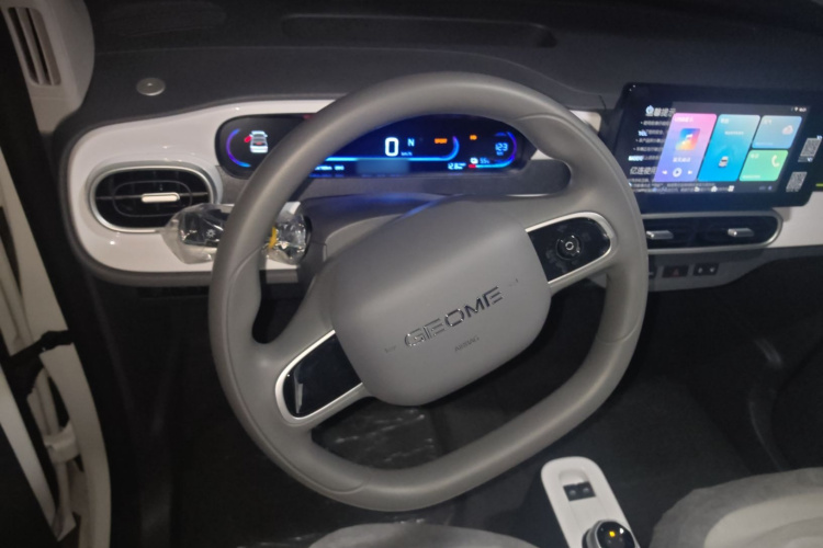 吉利银河 熊猫 2025款 210km 元气熊中控内饰13