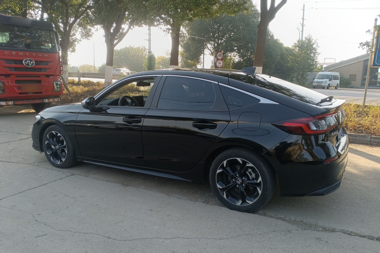 本田 思域 2023款 HATCHBACK 2.0L e:HEV 极曜版车身外观4