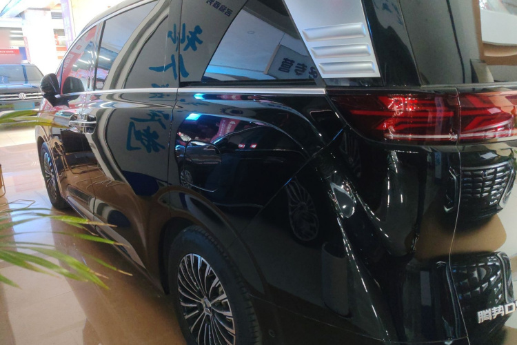 腾势D9 2024款 DM-i 980 四驱旗舰型车身外观4