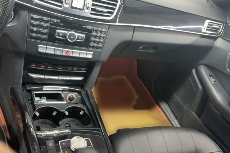 奔驰E级 2015款 E 200 L 运动型局部细节16