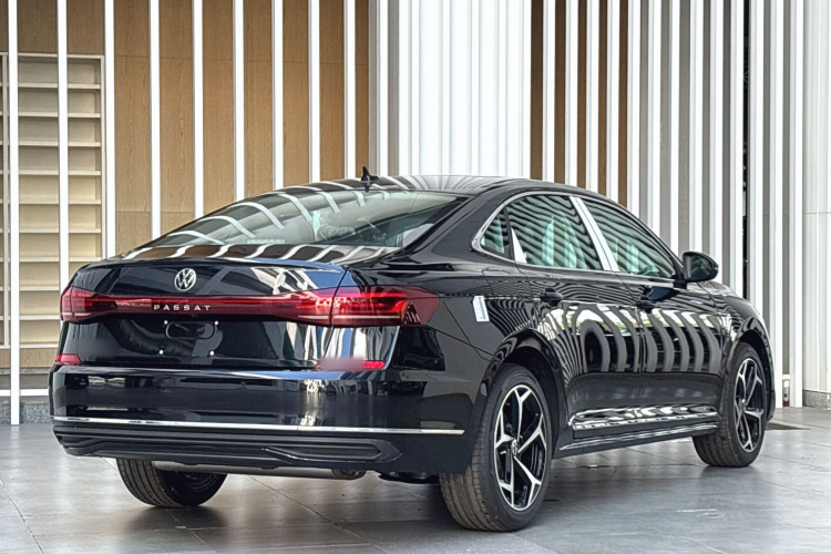 大众 帕萨特 2025款 出众款 330TSI 星空精英版车身外观6004