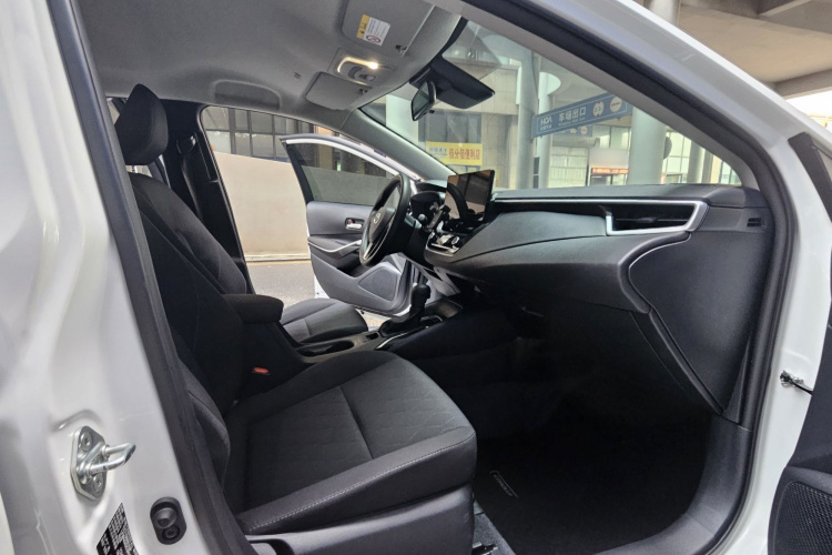 丰田 卡罗拉 2023款 1.8L 智能电混双擎 先锋版中控内饰7004