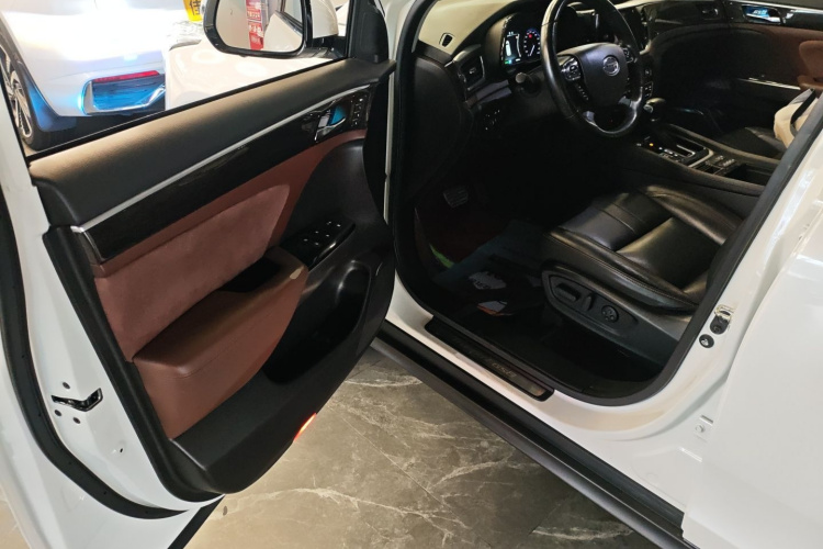 广汽传祺 传祺GS8 2017款 320T 两驱豪华智联版（七座）中控内饰20