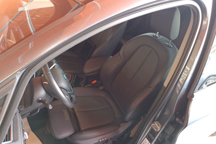 宝马2系多功能旅行车 2015款 218i 运动设计套装局部细节19