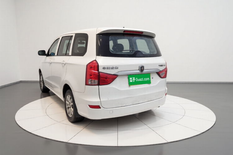 华晨金杯750 2015款 1.5L 舒适型车身外观5