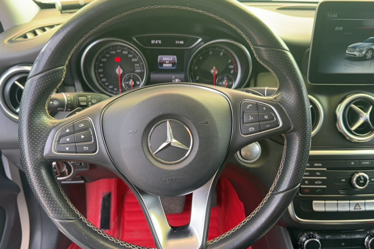 奔驰GLA 2017款 GLA 200 动感型中控内饰7003