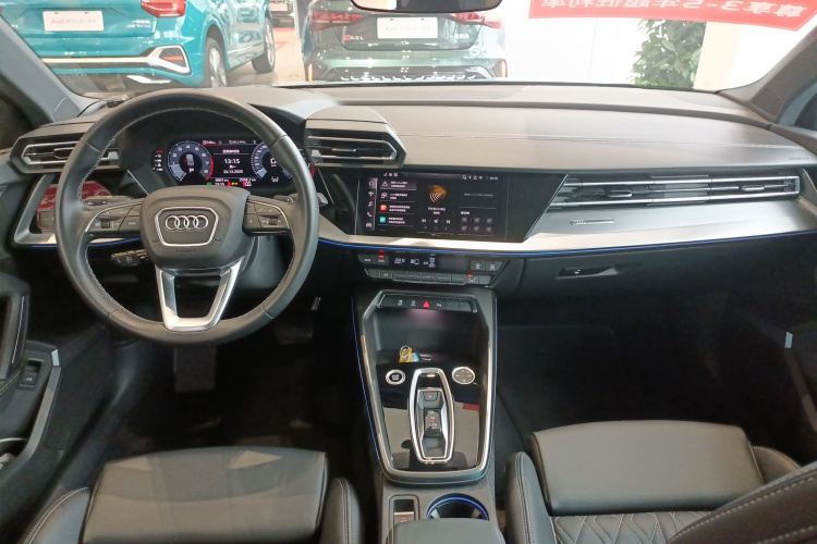 奥迪A3 2025款 A3L Limousine 35TFSI 飞驰尊享型中控内饰12