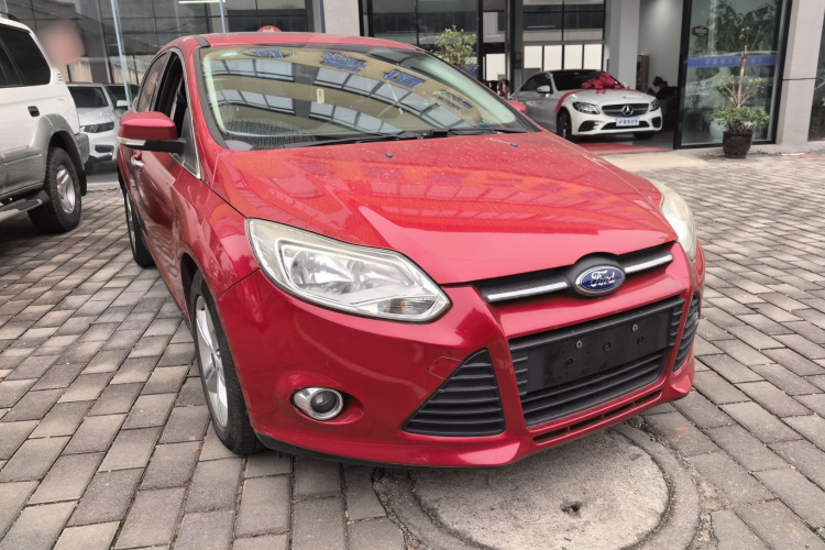 福特 福克斯 2012款 三厢 1.6L 自动风尚型车身外观3