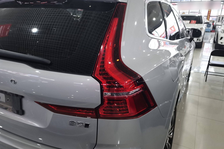 沃尔沃XC60 2023款 B5 四驱智远豪华版车身外观6006