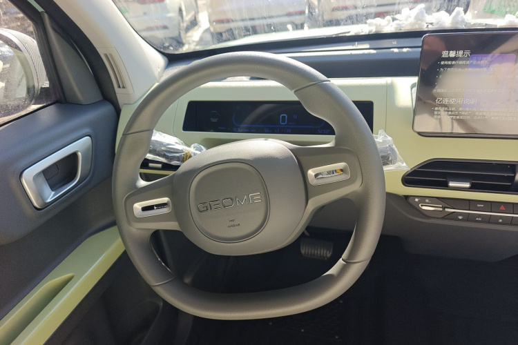 吉利银河 2024款 熊猫mini 200km 耐力熊中控内饰13