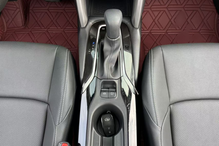 丰田 锋兰达 2024款 2.0L CVT领先plus版中控内饰7005