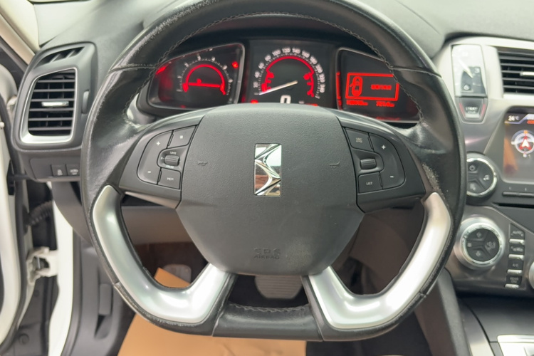 DS 5 2013款 1.6T 雅致版THP160局部细节13