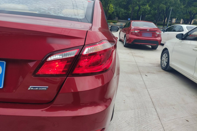 长安 逸动 2016款 1.6L 自动风尚型车身外观9