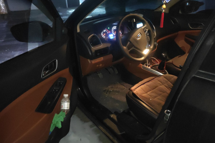 吉利汽车 金刚 2016款 1.5L 手动精英型中控内饰20