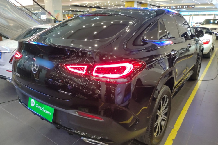 奔驰GLE 2022款 改款 GLE 350 4MATIC 轿跑SUV 豪华型车身外观7
