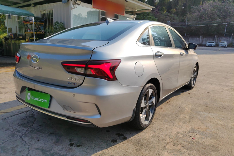 广汽传祺 传祺GA4 2018款 200T 自动尊享版车身外观7