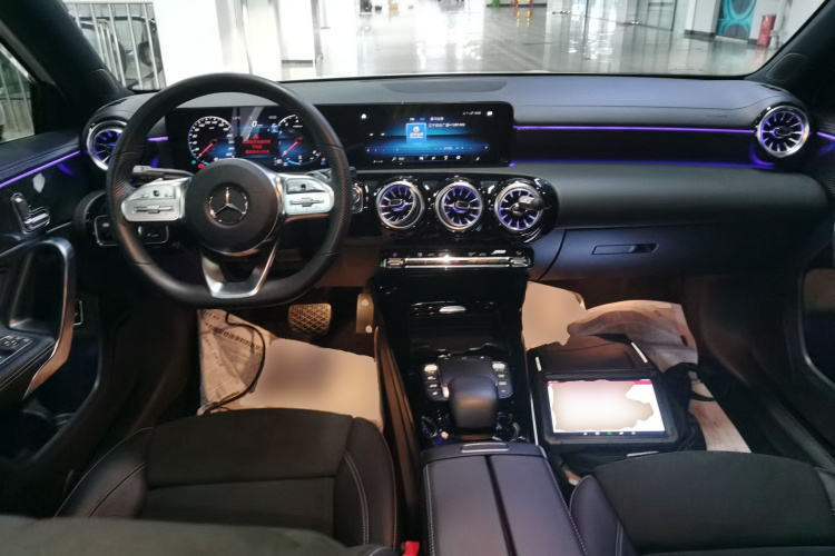奔驰A级 2022款 改款三 A 200 L 运动轿车时尚型中控内饰12