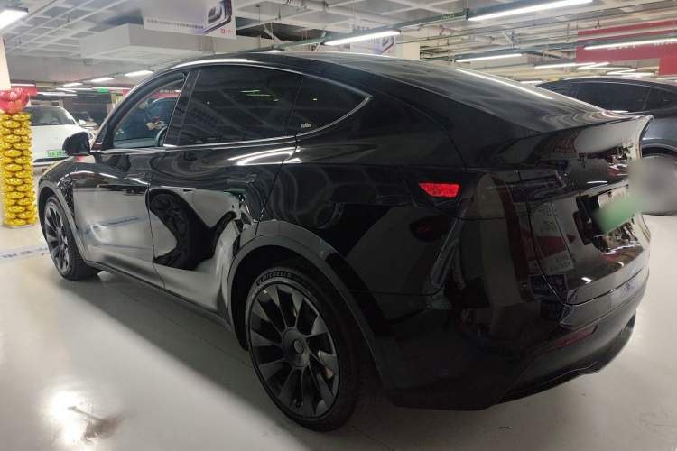特斯拉 Model Y 2022款 长续航全轮驱动版车身外观4