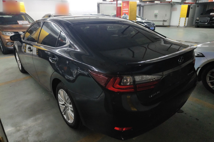 雷克萨斯ES 2015款 200 舒适版车身外观4