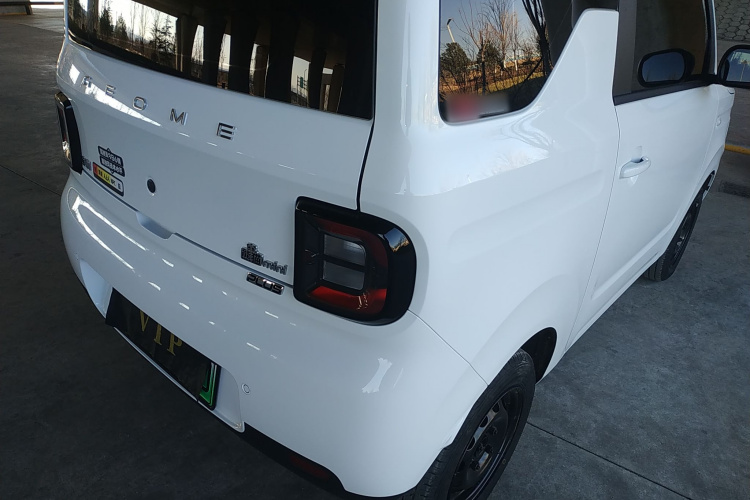 吉利银河 熊猫 2025款 210km 元气熊车身外观9