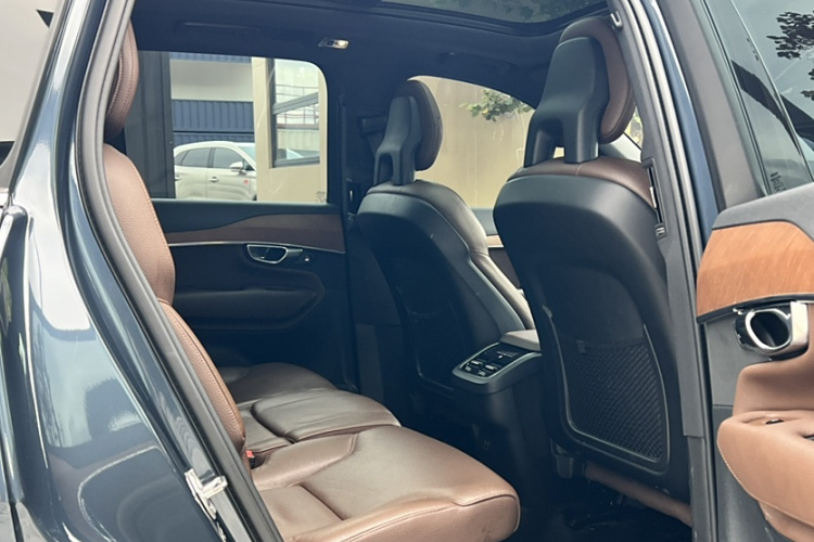 沃尔沃XC90 2021款 B5 智行豪华版 7座中控内饰7006