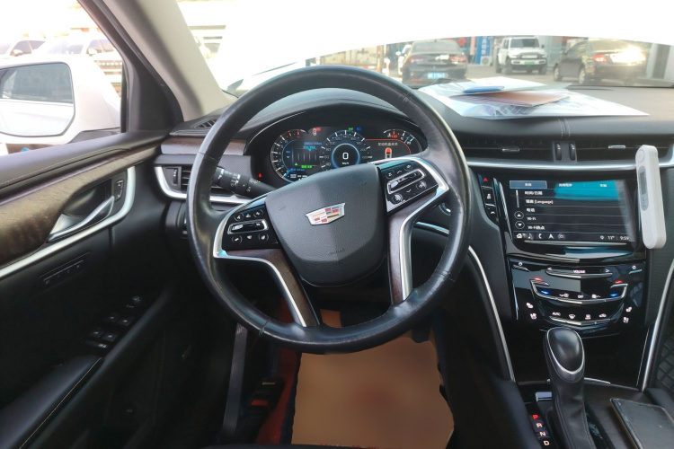 凯迪拉克XTS 2018款 28T 豪华型中控内饰13