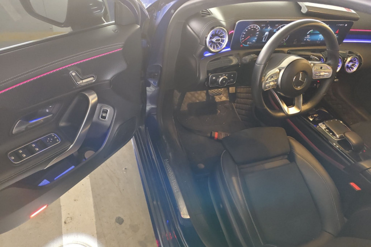 奔驰A级 2020款 A 200 L 运动轿车中控内饰7002