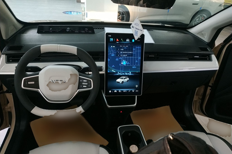 哪吒汽车 哪吒AYA 2023款 401 Lite中控内饰7002