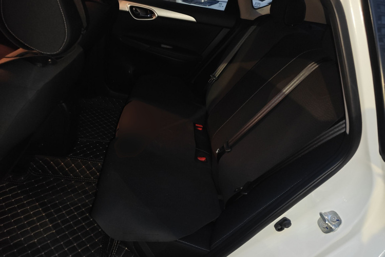 日产 轩逸 2024款 改款三 经典 1.6XE CVT舒适版中控内饰21