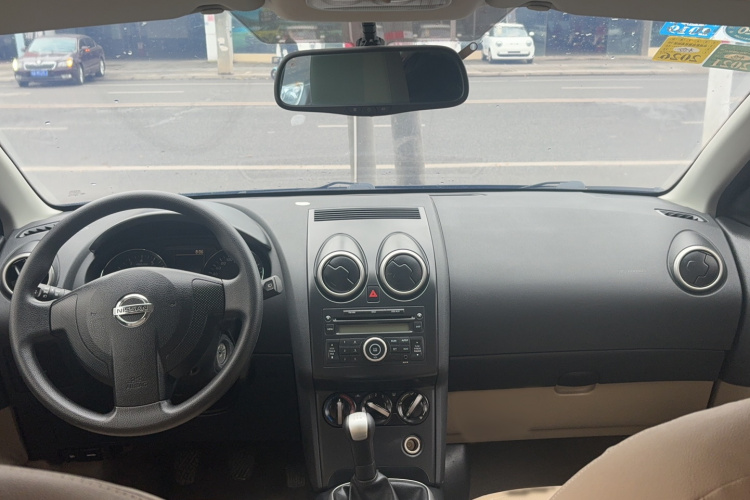 日产 逍客 2012款 1.6XE 风 5MT 2WD中控内饰7001