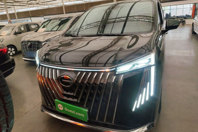 广汽传祺 传祺M8 2024款 大师系列 400T 至尊版车身外观2