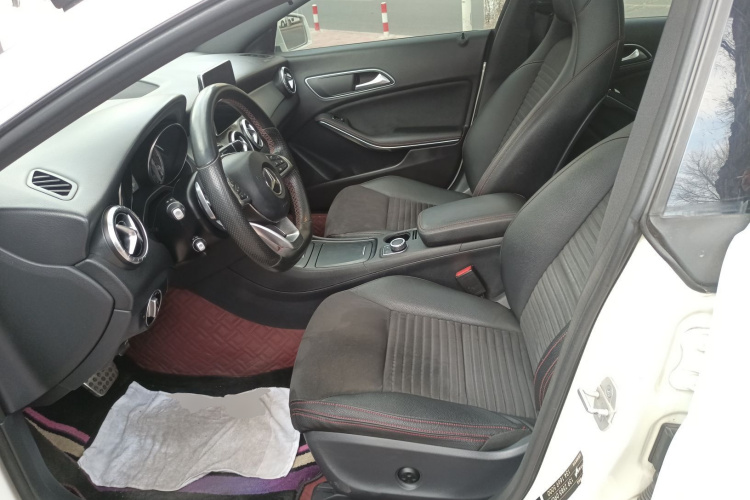 奔驰CLA 2015款 CLA 220 4MATIC中控内饰19
