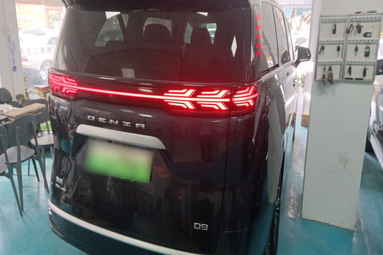 腾势D9 2022款 DM-i 970 四驱尊荣型车身外观7