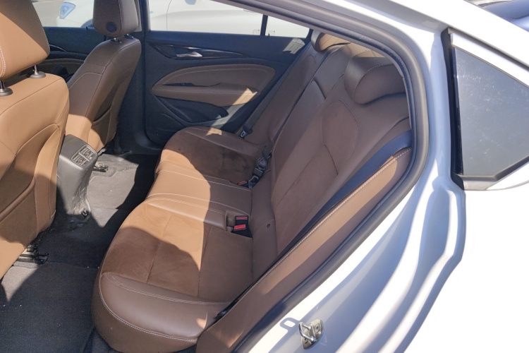 别克 君威 2019款 20T 精英型 国VI中控内饰7004