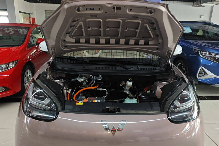 五菱汽车 五菱缤果 2023款 333km 灵犀互联款机舱底盘24