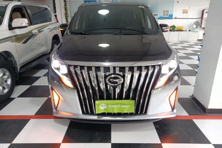 广汽传祺 传祺M8 2023款 领秀系列 390T 尊享版车身外观2