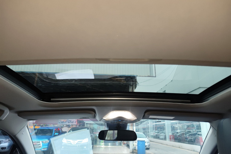 丰田C-HR 2021款 2.0L 豪华版局部细节22