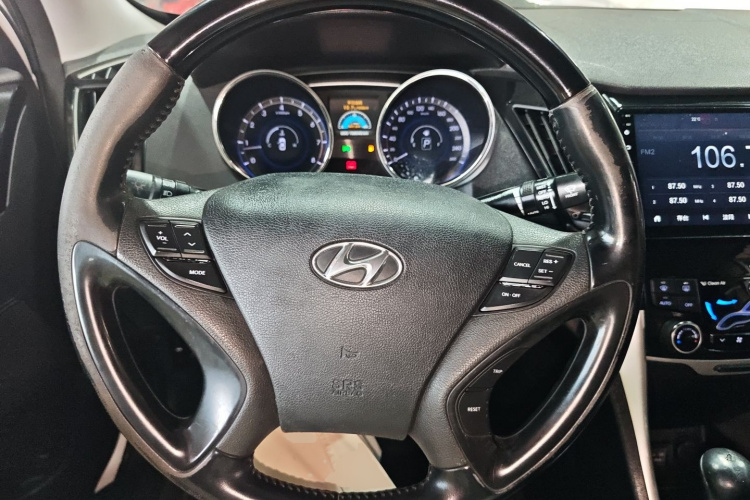 现代 索纳塔 2014款 2.4L 自动豪华版 国IV中控内饰13