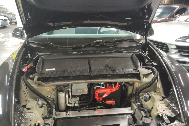 特斯拉 Model Y 2025款 后轮驱动 首发版机舱底盘24