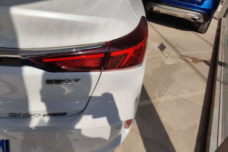 长安 逸动 2021款 PLUS 蓝鲸NE 1.4T GDI DCT旗舰型车身外观9