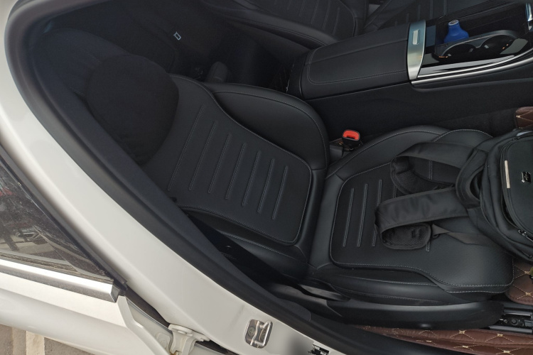 奔驰C级 2024款 C 200 L 运动版局部细节41